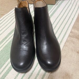 Sofft Black Leather Womens  Ankle Boots- 9M